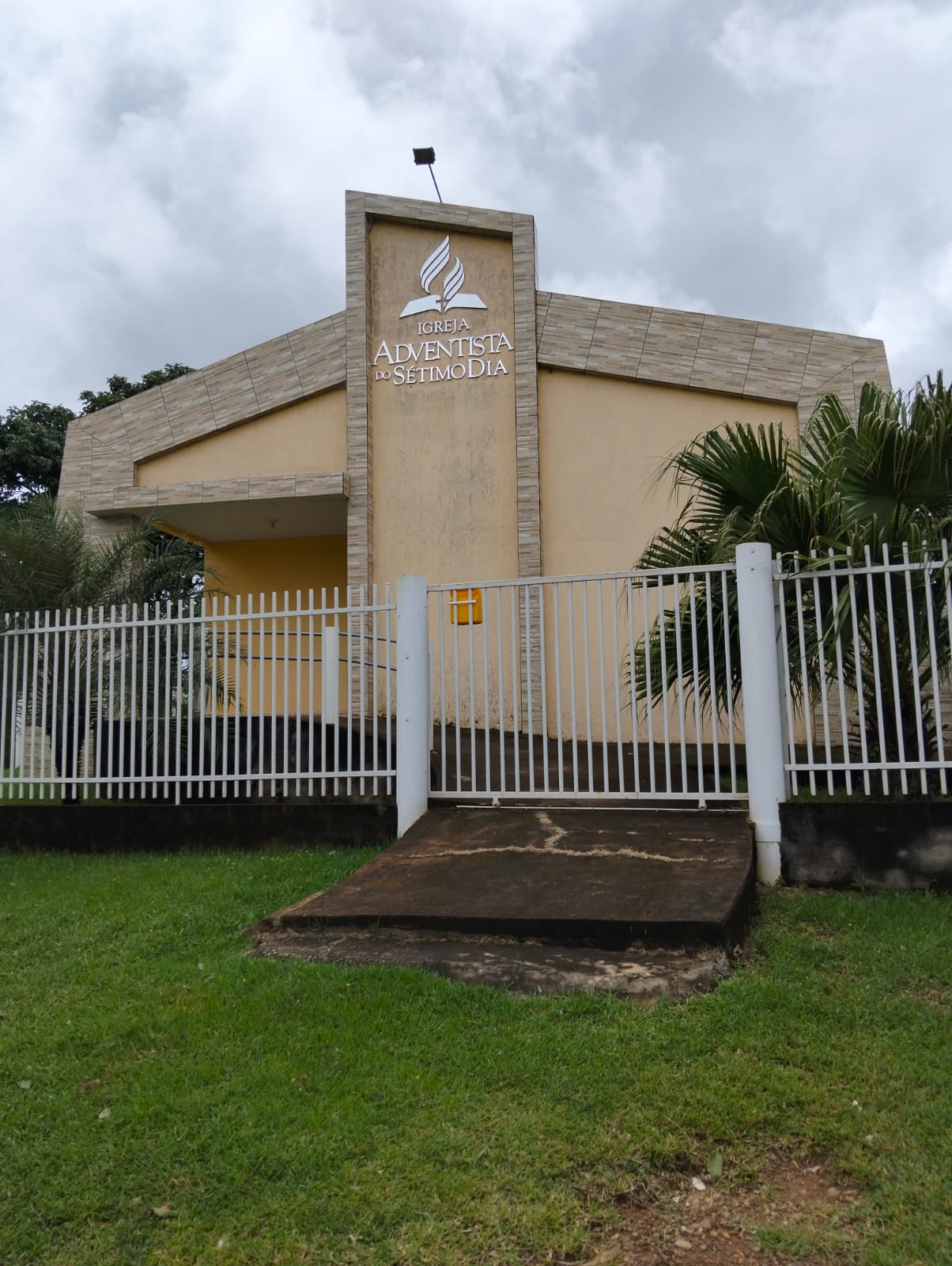 Fachada da Igreja Adventista do Sétimo Dia