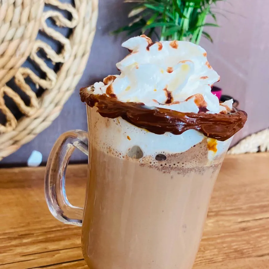 Cappuccino com borda de doce de leite
